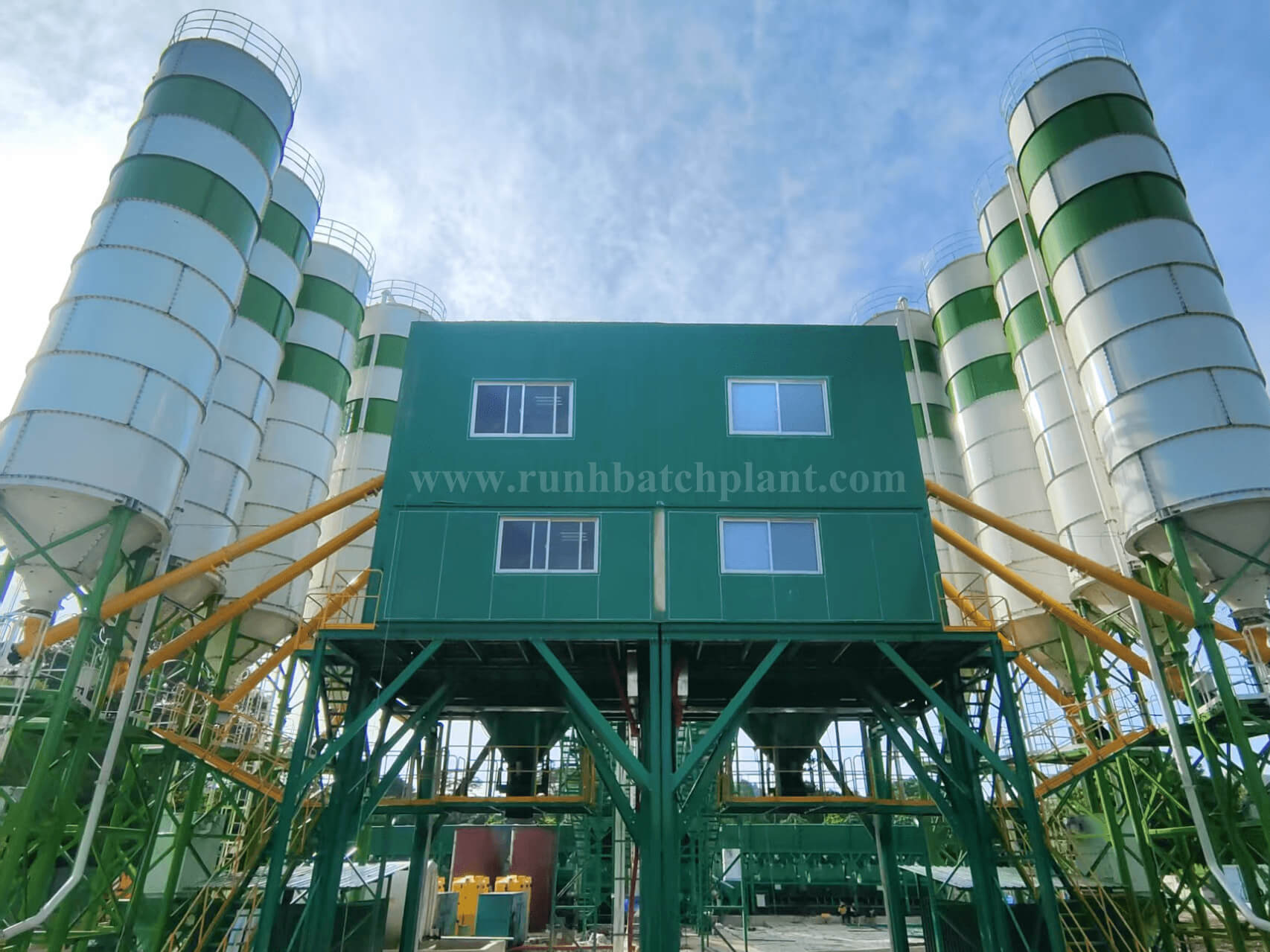Malaysia 2HZS240 concrete batching plant(1)